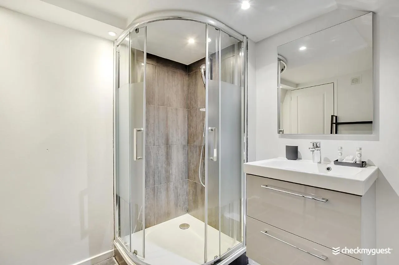 Apartament Magnifique Loft Atelier Parisien 180m2. Paryż